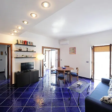 Reginella Apartman *